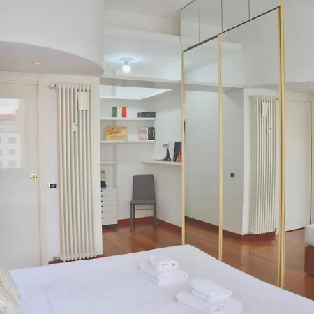 New Renovated With Balcony Porta Romana Appartement Milan