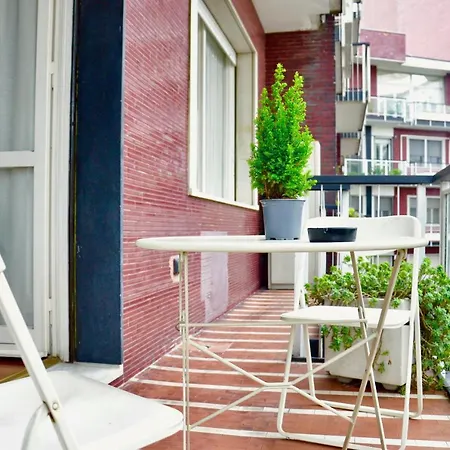 New Renovated With Balcony Porta Romana Appartement