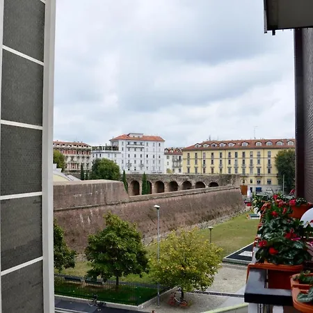 New Renovated With Balcony Porta Romana Apartmán *