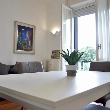 New Renovated With Balcony Porta Romana Milán